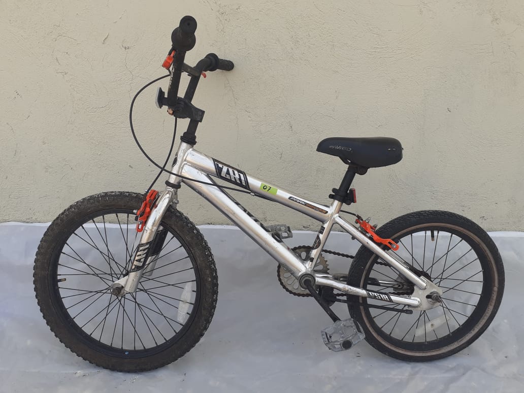 Boys Avigo 18 inch ZR1 Bike